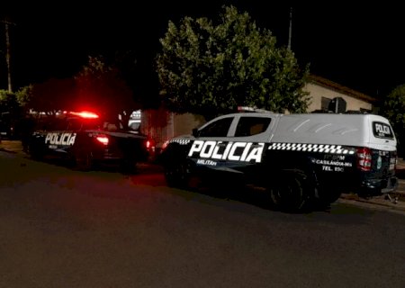 Pai e filha de 3 anos s&atilde;o mortos dentro de carro ap&oacute;s ataque a tiros