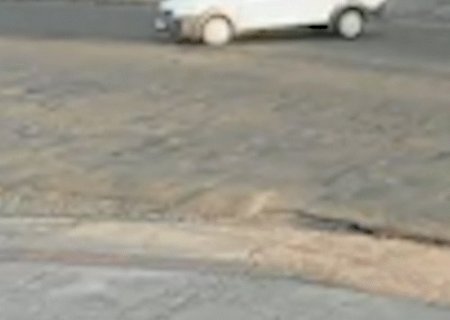 V&iacute;deo mostra acidente carro atingindo picape em cruzamento