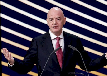 Salário de Infantino cresceria seis vezes se plano de vender ações da Fifa fosse aprovado, diz jornal