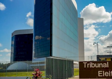 TSE recebe embaixadores nesta segunda para defender urna eletrônica 