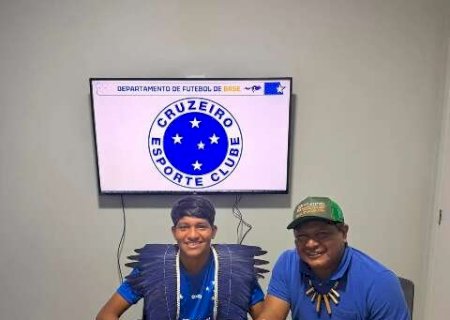 Ind&iacute;gena terena de MS assina contrato de forma&ccedil;&atilde;o com o Cruzeiro