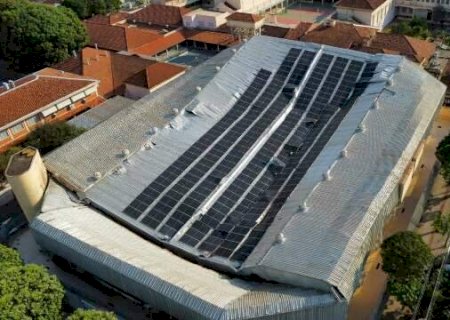 Per&iacute;cia vai apontar se placas solares provocara queda de cobertura de gin&aacute;sio