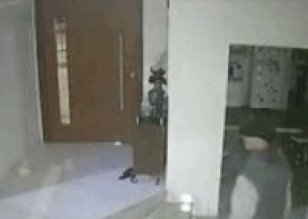 Dupla invade casa de coronel da reserva para furtar u&iacute;sque e joias