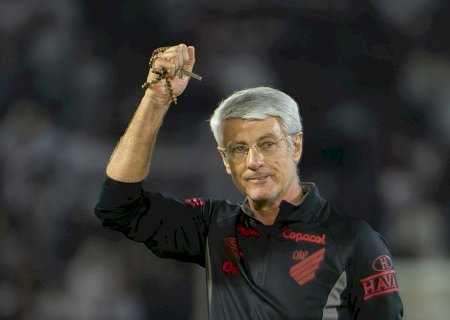 Athletico encaminha renovação com Odair Hellmann para 2027; veja detalhes
