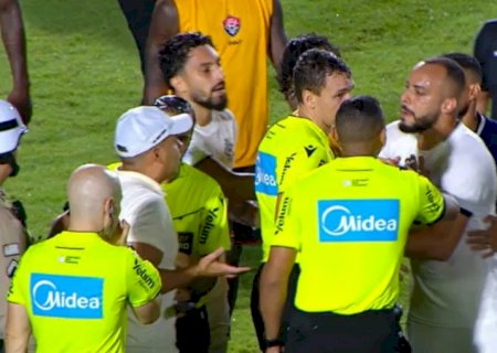 Vitória x Botafogo: Arthur Cabral discute com Jair Ventura e é expulso pela Lei Vini Jr.