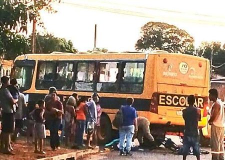 Homem morre ap&oacute;s acidente entre bicicleta el&eacute;trica e &ocirc;nibus escolar