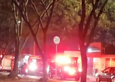 Motociclista morre ao perder o controle e bater contra muro