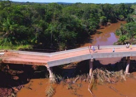 Pontes caem, vidas se perdem e contribuinte paga a conta