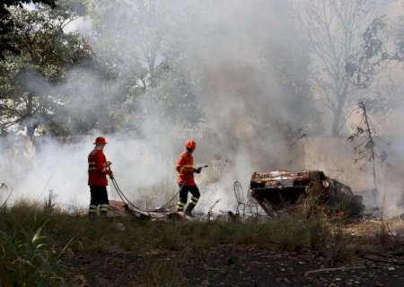Mulher em situa&ccedil;&atilde;o de rua coloca fogo em terreno e causa inc&ecirc;ndio no Santo Amaro
