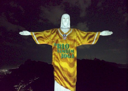 Cristo Redentor recebe projeções especiais para celebrar jogo da NFL no Rio de Janeiro; veja imagens