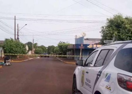 Homem &eacute; morto com golpe de faca e autor foge