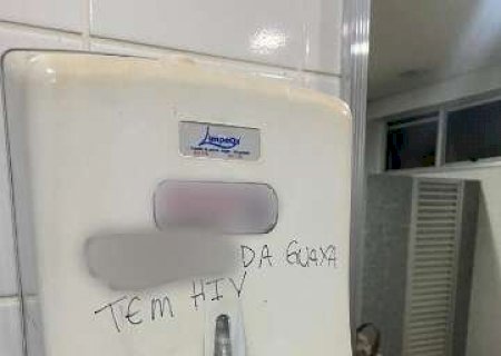 Mensagem sobre HIV em banheiro de universidade gera indigna&ccedil;&atilde;o entre alunos
