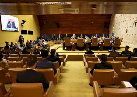 Dino pede vista e adia defini&ccedil;&atilde;o sobre casos de Moraes e Mendon&ccedil;a