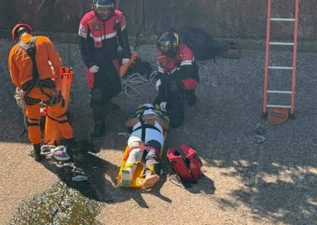 Motociclista cai de altura de 5 metros de c&oacute;rrego na Avenida Ernesto Geisel