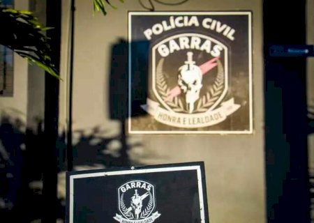 Ap&oacute;s jogar ex-noiva do carro, homem ignora medida protetiva e acaba preso