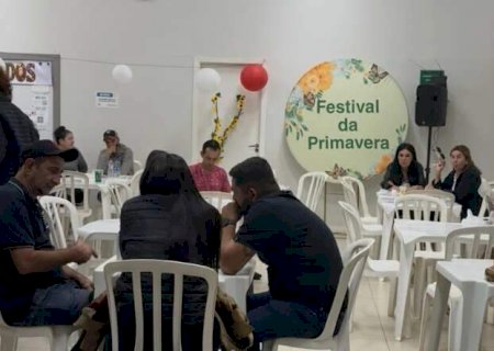 Nem a chuva espanta p&uacute;blico da Festa da Primavera na Capital