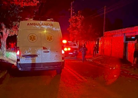 Atirador em motocicleta mata homem no quintal de casa