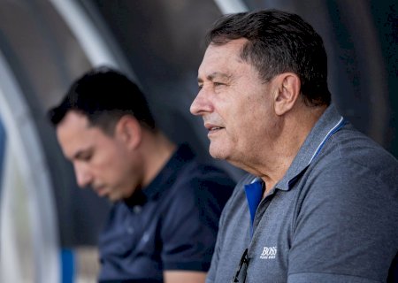 Presidente do Cruzeiro se reúne com elenco e faz cobrança após eliminação para o Atlético-MG