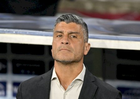 Pedro Emanuel lamenta chances desperdiçadas pelo Vasco e indica Brasileirão como prioridade