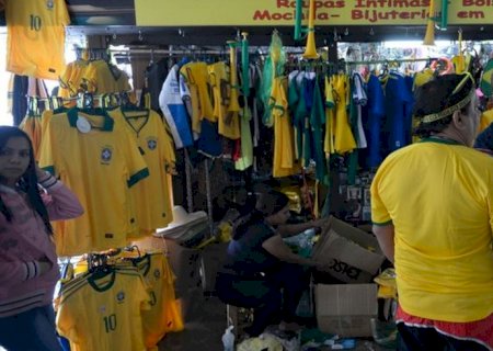 Vendas no comércio caem 0,8% em julho, com “ressaca' da Copa do Mundo