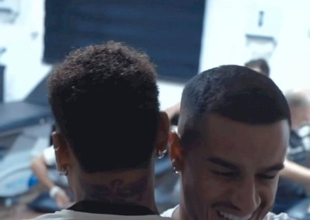 Coutinho faz testes finais no Santos e ganha boas-vindas de Neymar