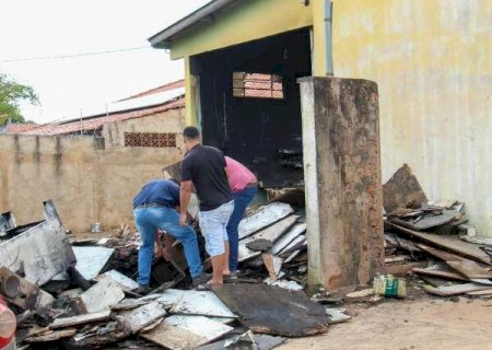 Ap&oacute;s inc&ecirc;ndio em marcenaria, propriet&aacute;rios estimam preju&iacute;zo de R$ 250 mil