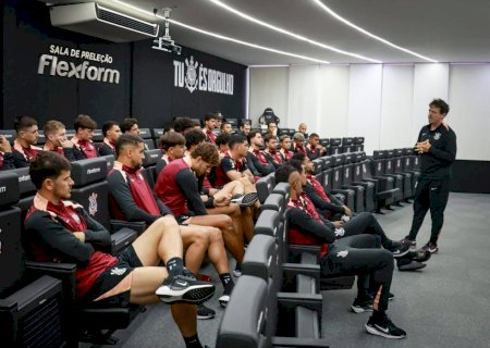 Bastidores: capitães do Corinthians se reuniram com Marcelo Paz para pedir permanência de Diniz