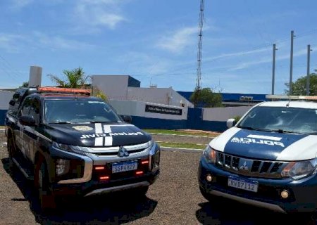 Trio atrai homem para falso conserto, agride e o mant&eacute;m em cativeiro
