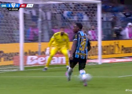 Amuzu dá passe à la Ronaldinho Gaúcho em terceiro gol do Grêmio no Gre-Nal; veja