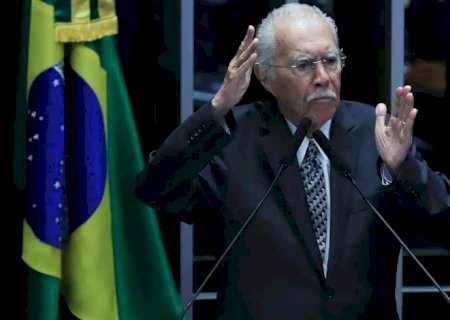 Ex-presidente José Sarney é internado com quadro de pneumonia