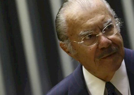 Ex-presidente José Sarney segue internado em hospital de São Paulo
