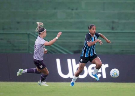 S&atilde;o Paulo marca no fim, vence Gr&ecirc;mio e avan&ccedil;a &agrave; semifinal