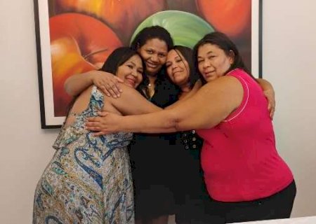 Ap&oacute;s 50 anos, irm&atilde;s se reencontram e se abra&ccedil;am pela primeira vez