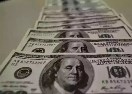 D&oacute;lar sobe a R$ 5,14 com petr&oacute;leo em alta e cautela sobre juros