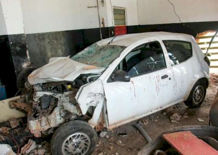 Motorista que invadiu borracharia arrastou moto por 400 metros