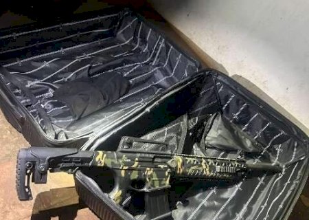 Suspeito de execu&ccedil;&atilde;o com espingarda morre ap&oacute;s apontar arma para policiais