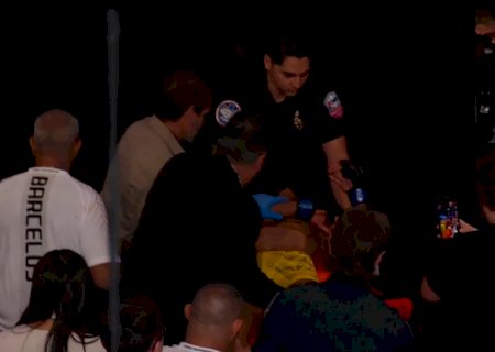 UFC: Raoni Barcellos sai de maca depois de luta acirrada contra Raul Rosas Jr.