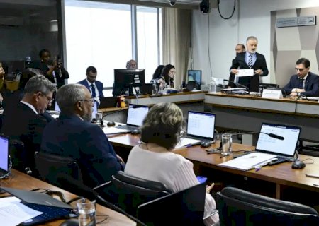 CCJ do Senado aprova PEC que acaba com jornada 6x1