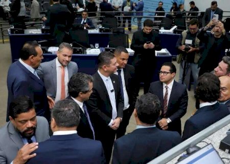 C&acirc;mara derruba vetos e inclui concursos e obras entre prioridades de 2027