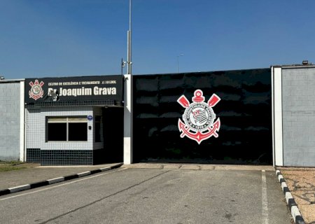 Torcedores organizados vão ao CT do Corinthians cobrar o elenco antes de jogo contra o Fluminense