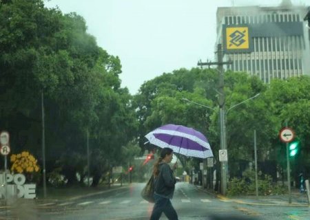 Chuva continua at&eacute; quinta-feira e calor pode chegar aos 35&deg;C