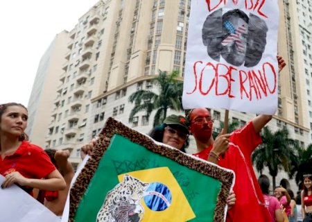 Estudantes fazem ato no Rio de Janeiro em defesa de voto em Lula