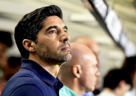 Abel avalia clássico equilibrado do Palmeiras e detona gramado da Vila: "É lamentável. Inacreditável"