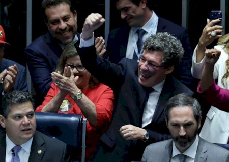 Senado aprova fim da escala 6x1 e redução da jornada de trabalho
