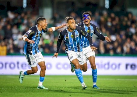 Gol nos acr&eacute;scimos d&aacute; vit&oacute;ria ao Gr&ecirc;mio na luta contra o rebaixamento