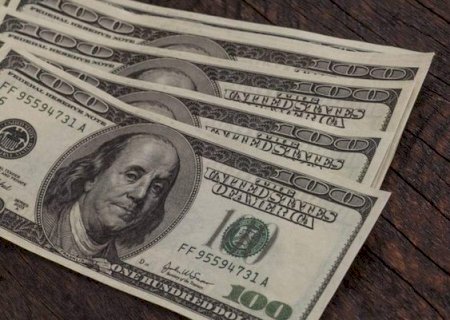 D&oacute;lar avan&ccedil;a para R$ 5,02 com infla&ccedil;&atilde;o americana no radar