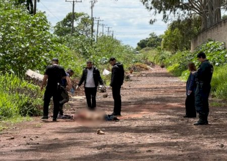 Homem &eacute; encontrado morto com ferimentos no meio da rua no Jardim Veraneio