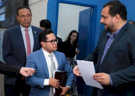 Vereadores d&atilde;o 72 horas para a Prefeitura apresentar plano para tapa-buracos