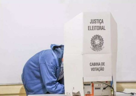 De celulares a &oacute;culos inteligentes: o que &eacute; proibido na cabine de vota&ccedil;&atilde;o?