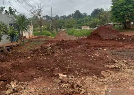 Obra de esgoto deixa moradores &ldquo;ilhados&rdquo; no Jardim Columbia